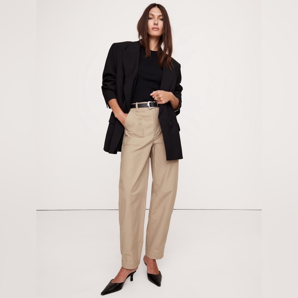 NWT! Banana Republic River Bank Beige High-Rise Barrel Utility Chino 🖥️3️⃣
